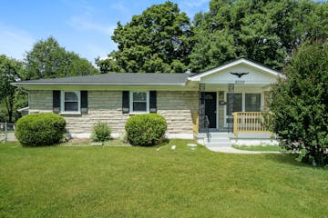 8300 PANDOREA DR LOUISVILLE, KY 40258